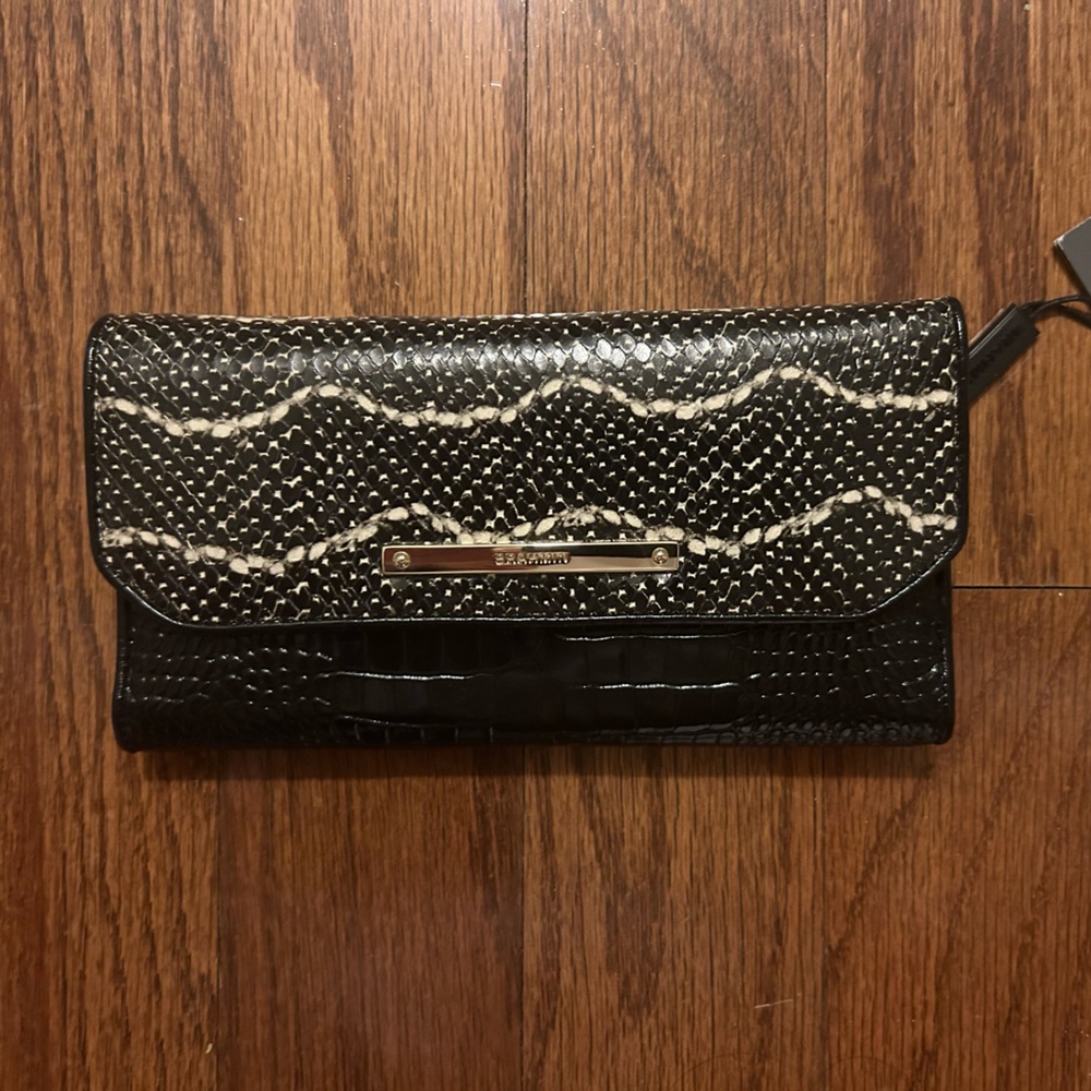 NWT Brahmin Modern Trifold Wallet with Checkbook cover in black/cream/gold